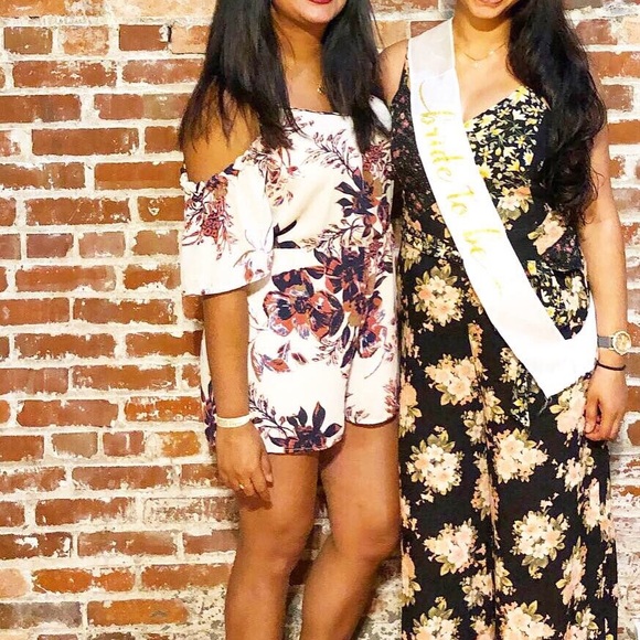 🎉 HP! 🌸 gorgeous cold-shoulder romper. - Picture 5 of 5